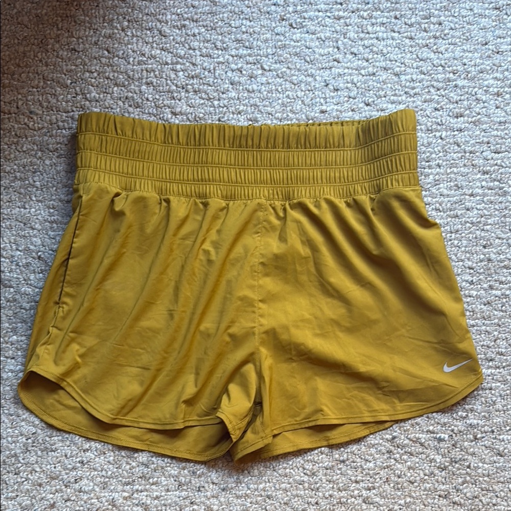 NIKE Women's Athletic Shorts Size XL - Picture 2 of 16